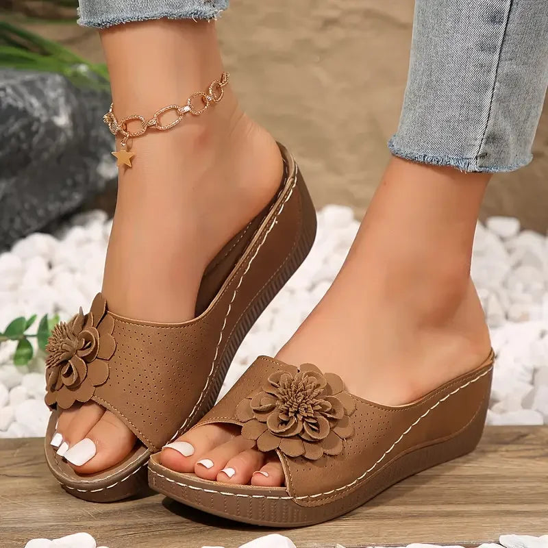 Adelina – Sandale cu platformă florală