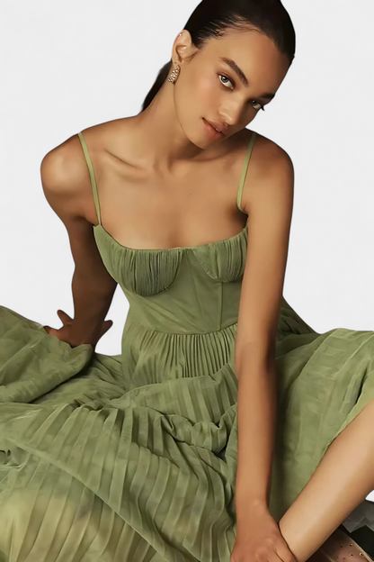 Ottilie – Rochie din șifon plisat cu corset sculptat și decolteu inimă