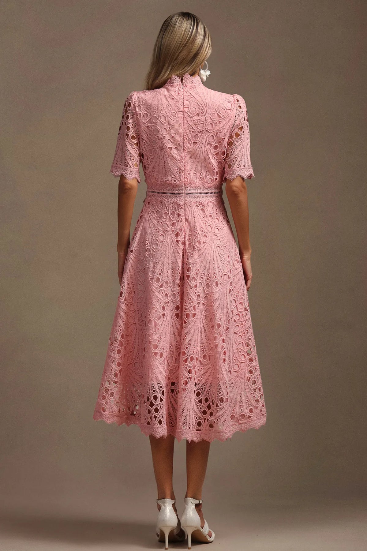 Elianne – Rochie Midi Brodată Cu Siluetă Evazată