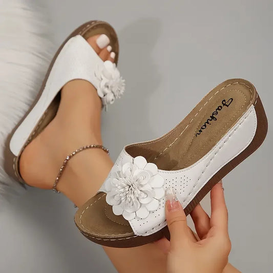 Adelina – Sandale cu platformă florală