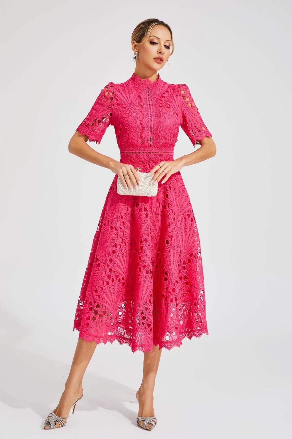 Elianne – Rochie Midi Brodată Cu Siluetă Evazată