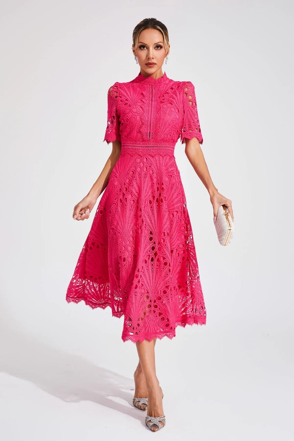 Elianne – Rochie Midi Brodată Cu Siluetă Evazată